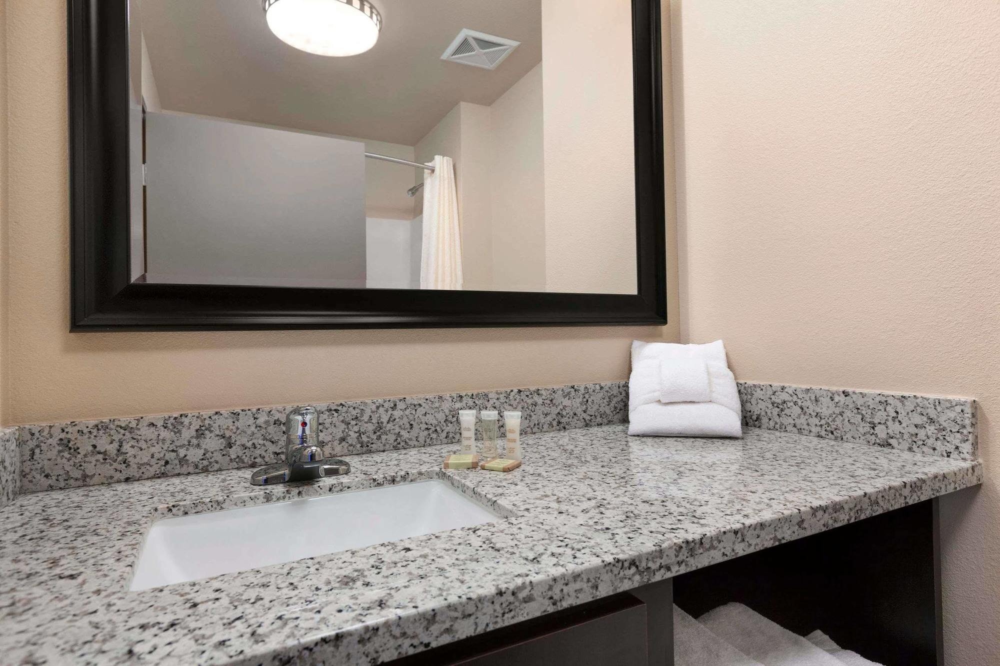 Best Western Roosevelt Place Bismarck Buitenkant foto